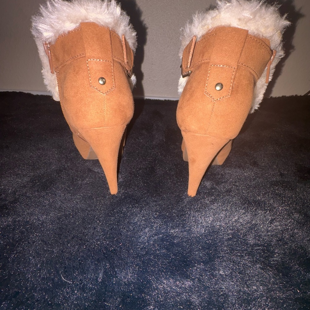 Women's Tan Ankle Boots with Faux Fur Trim - Picture 11 of 16